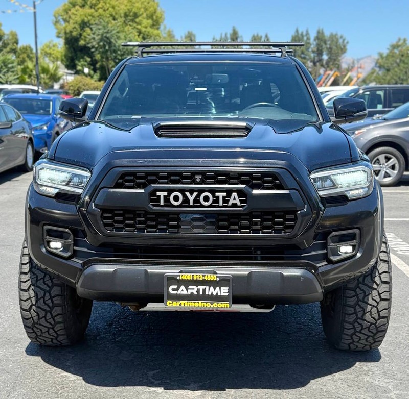 Toyota Tacoma 4WD Vehicle Full-screen Gallery Image 02