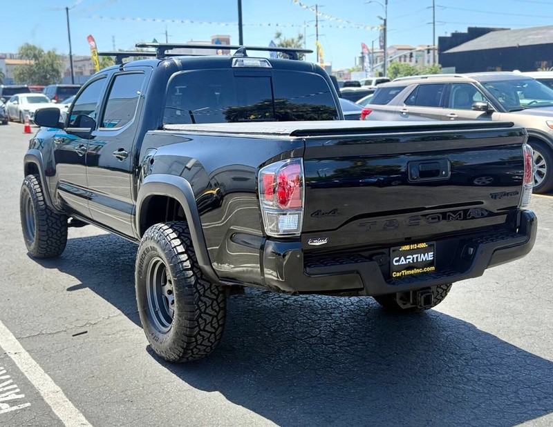 Toyota Tacoma 4WD Vehicle Full-screen Gallery Image 06
