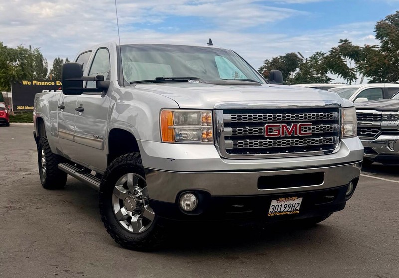 GMC Sierra 2500HD Vehicle Full-screen Gallery Image 02