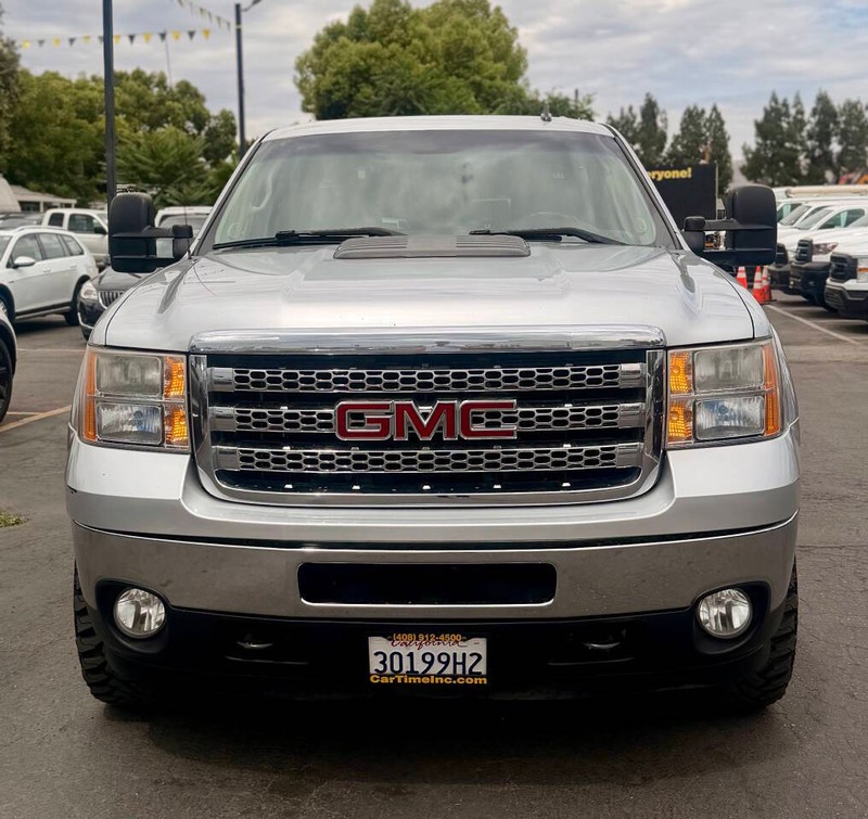 GMC Sierra 2500HD Vehicle Full-screen Gallery Image 03