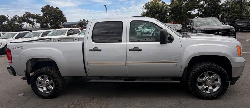 GMC Sierra 2500HD Vehicle Full-screen Gallery Image 05