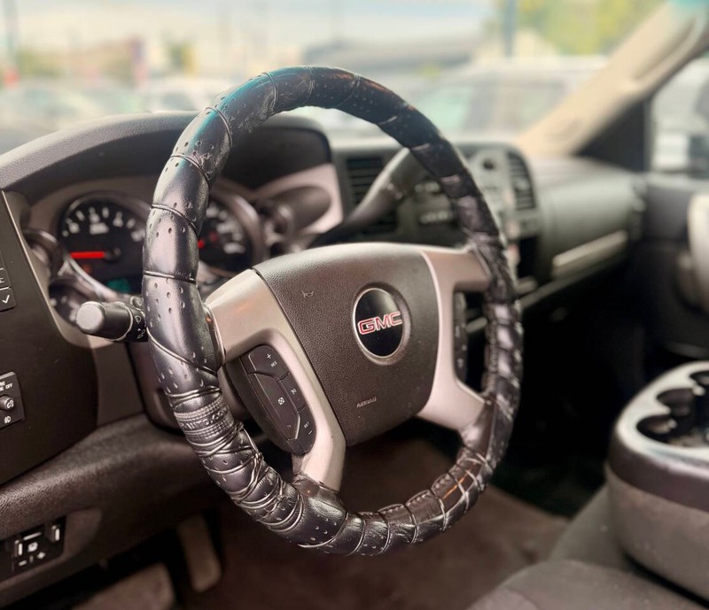 GMC Sierra 2500HD Vehicle Full-screen Gallery Image 09