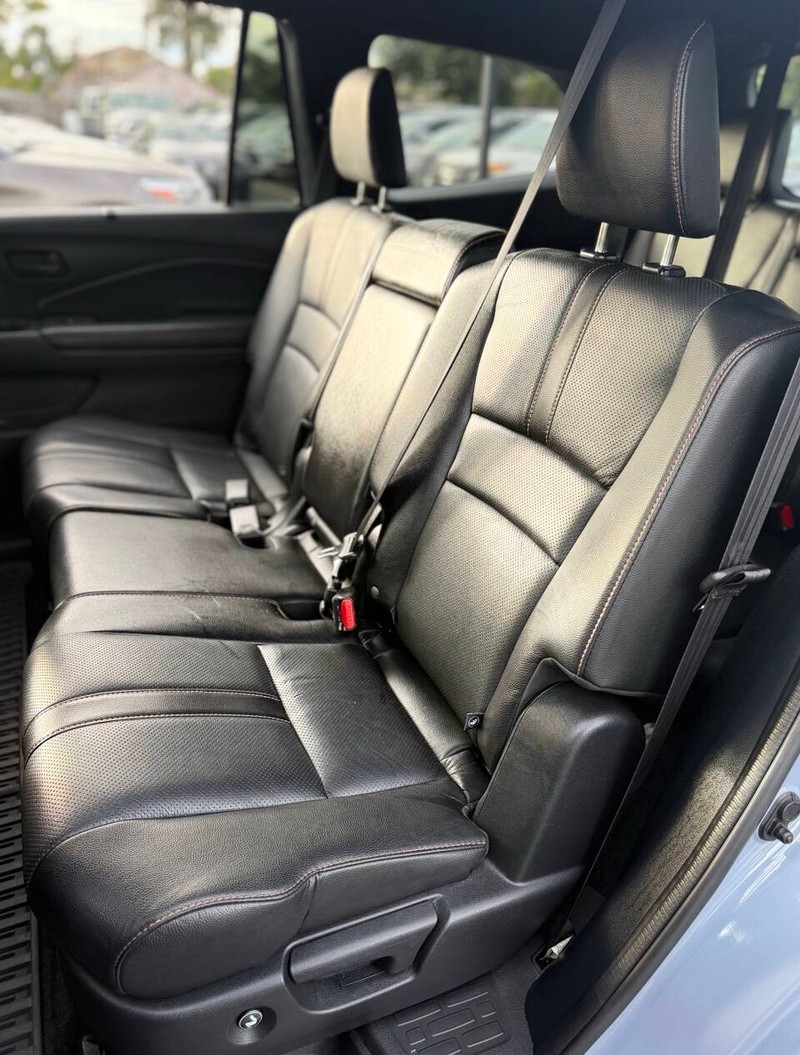 Honda Pilot Vehicle Full-screen Gallery Image 15
