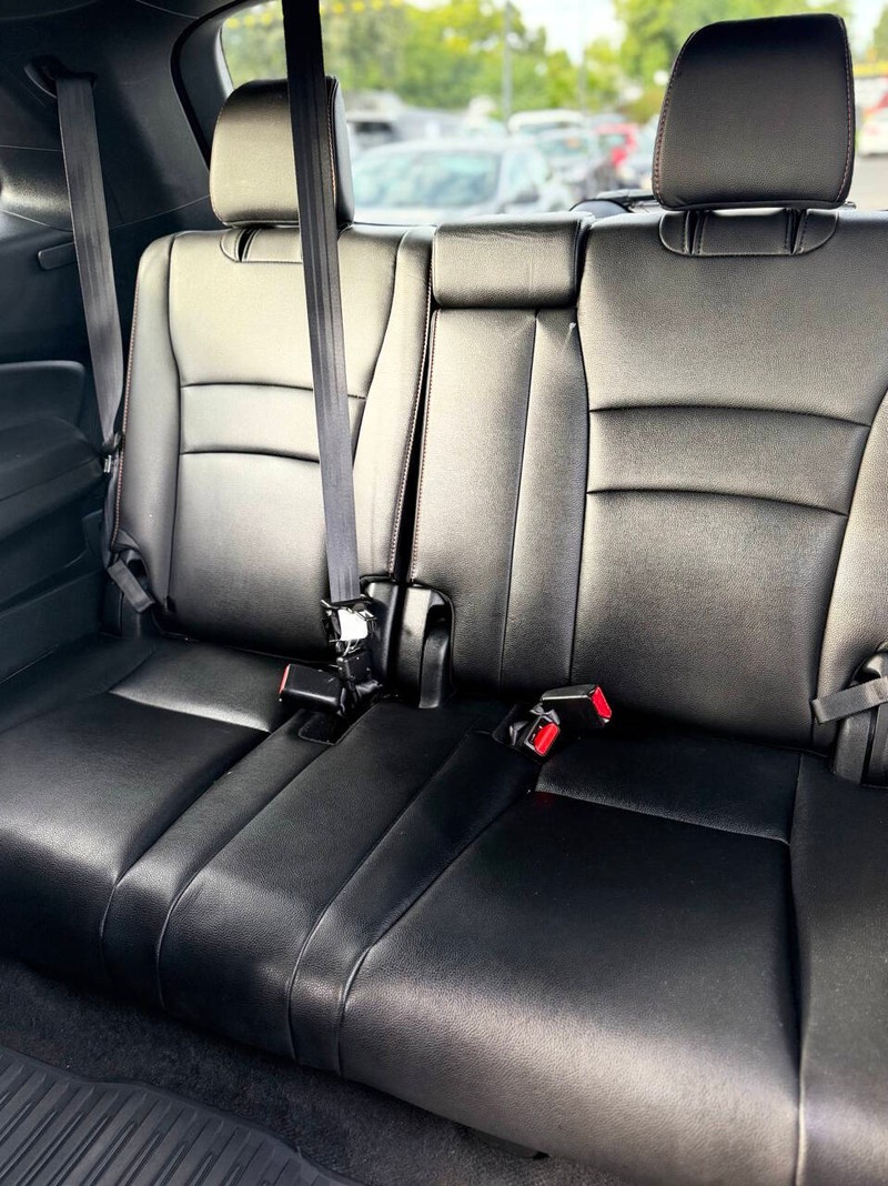 Honda Pilot Vehicle Full-screen Gallery Image 16