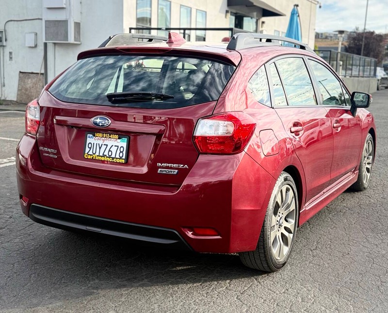 Subaru Impreza Wagon Vehicle Full-screen Gallery Image 04