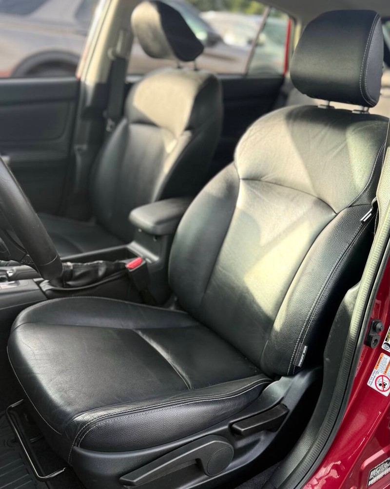 Subaru Impreza Wagon Vehicle Full-screen Gallery Image 12