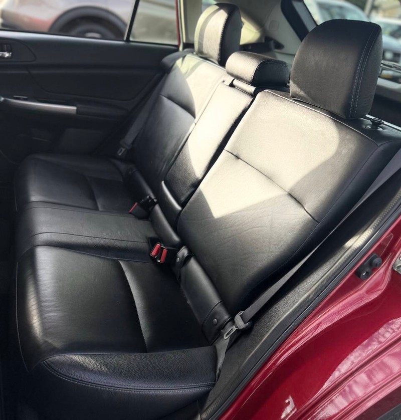 Subaru Impreza Wagon Vehicle Full-screen Gallery Image 16
