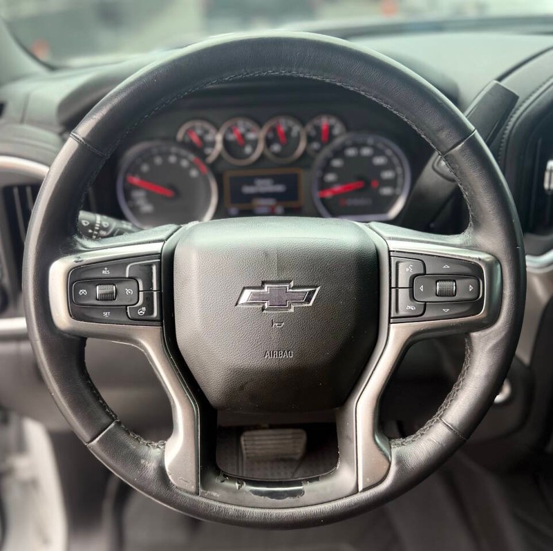Chevrolet Silverado 1500 Vehicle Full-screen Gallery Image 10