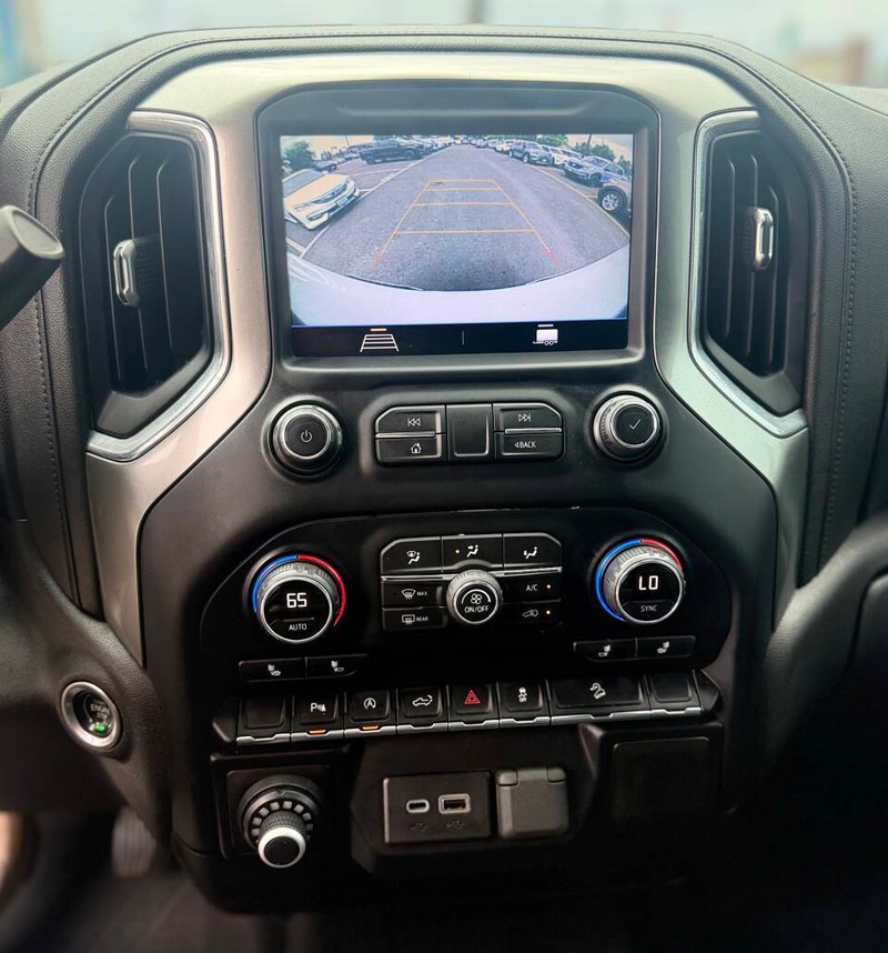 Chevrolet Silverado 1500 Vehicle Full-screen Gallery Image 11