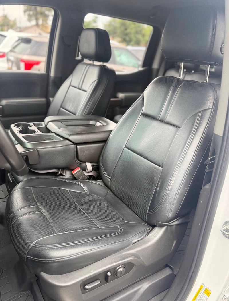 Chevrolet Silverado 1500 Vehicle Full-screen Gallery Image 12