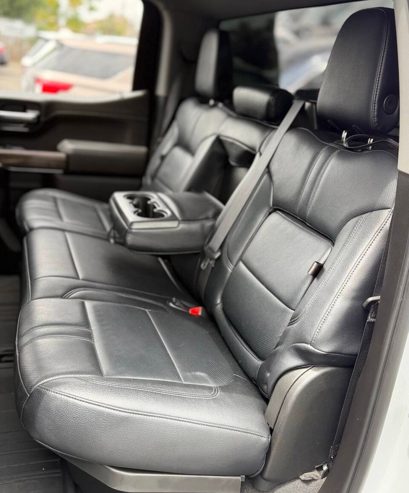 Chevrolet Silverado 1500 Vehicle Full-screen Gallery Image 16