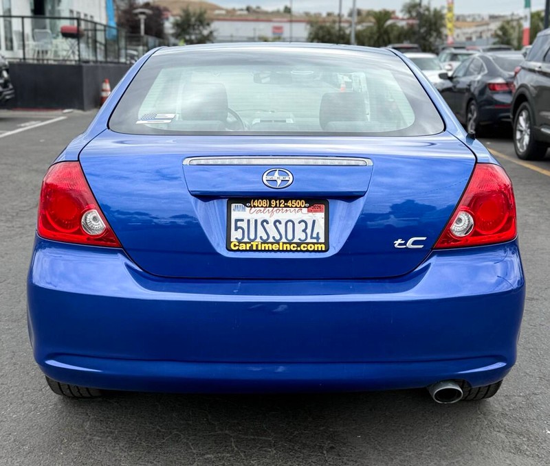 Scion tC Vehicle Full-screen Gallery Image 05