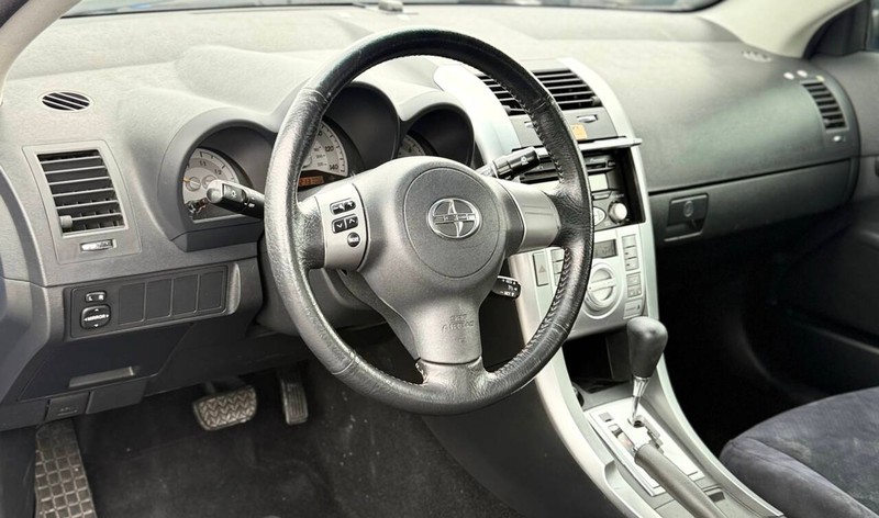 Scion tC Vehicle Full-screen Gallery Image 09