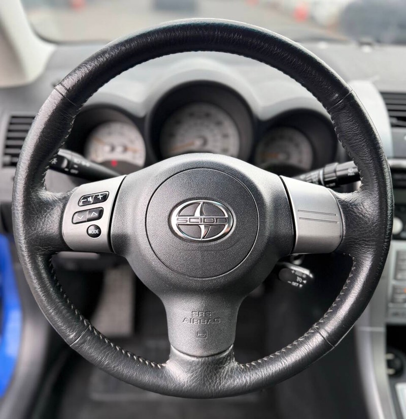Scion tC Vehicle Full-screen Gallery Image 10
