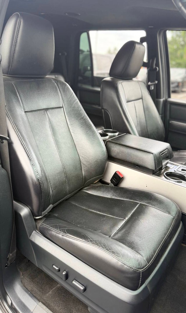 Ford Expedition Vehicle Full-screen Gallery Image 12