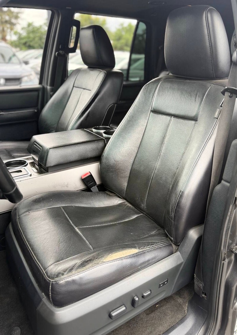 Ford Expedition Vehicle Full-screen Gallery Image 11