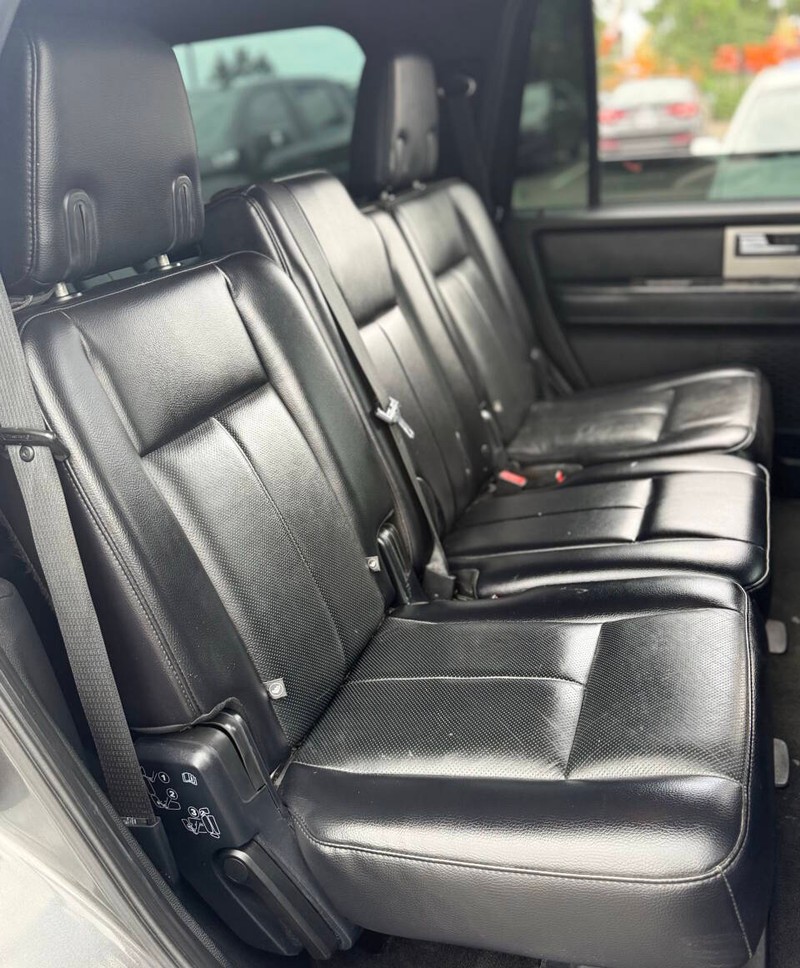 Ford Expedition Vehicle Full-screen Gallery Image 13