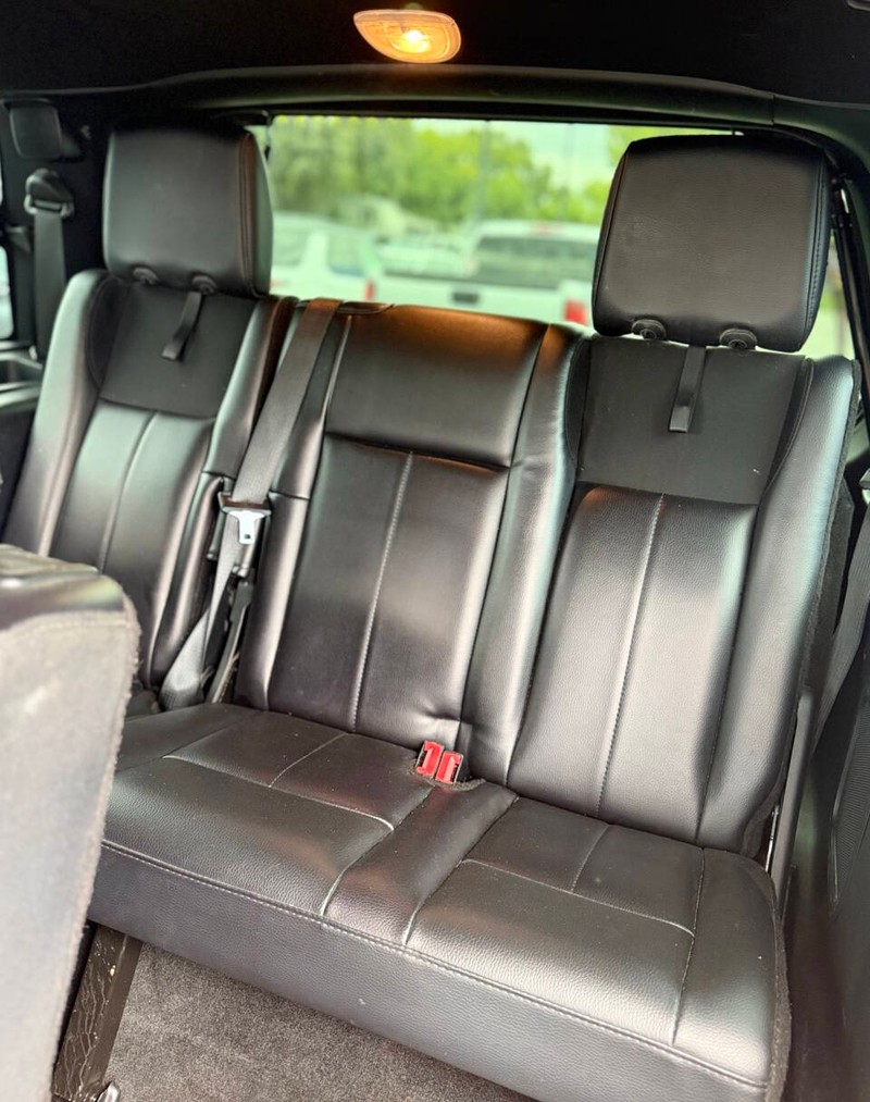 Ford Expedition Vehicle Full-screen Gallery Image 16