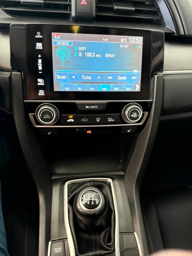 Honda Civic Sedan Vehicle Full-screen Gallery Image 09