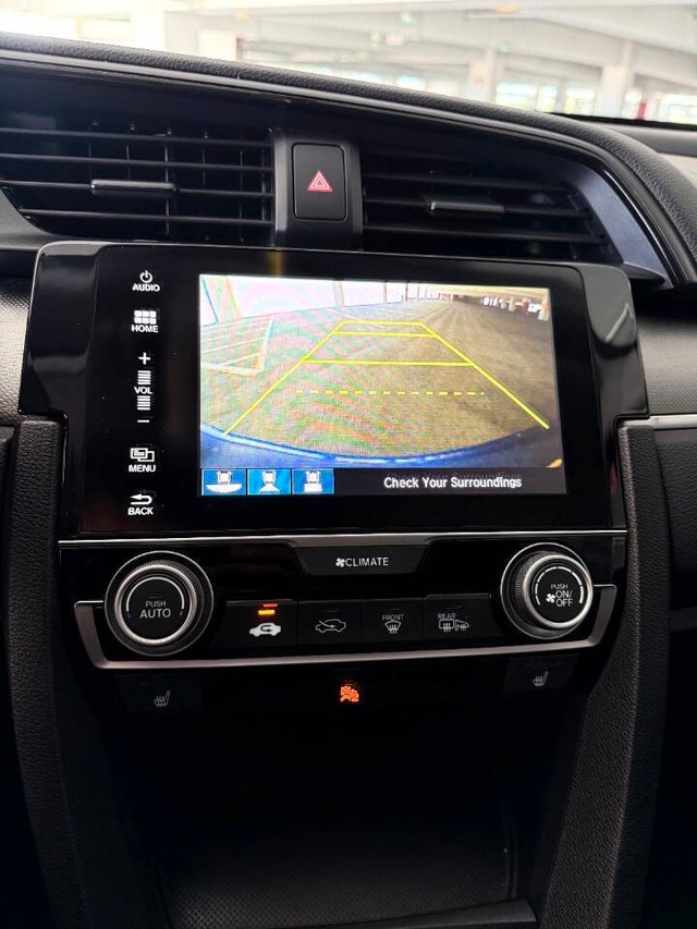 Honda Civic Sedan Vehicle Full-screen Gallery Image 10