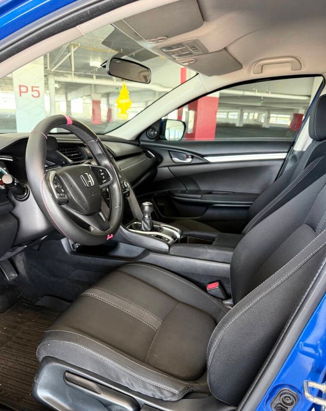 Honda Civic Sedan Vehicle Full-screen Gallery Image 12