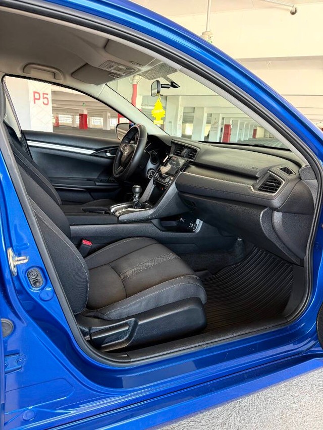 Honda Civic Sedan Vehicle Full-screen Gallery Image 13