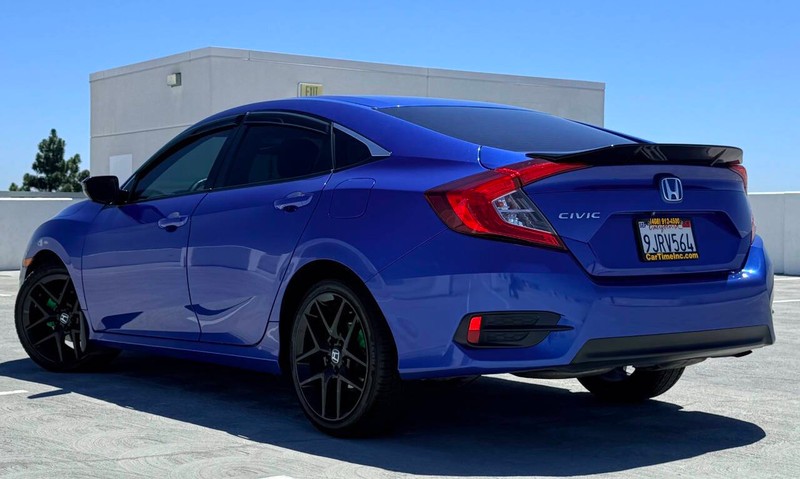 Honda Civic Sedan Vehicle Full-screen Gallery Image 04