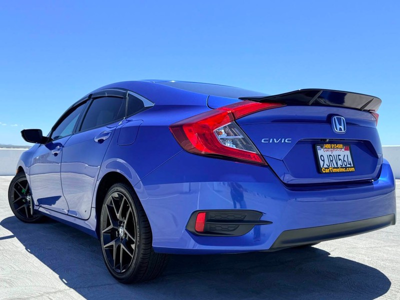 Honda Civic Sedan Vehicle Full-screen Gallery Image 05