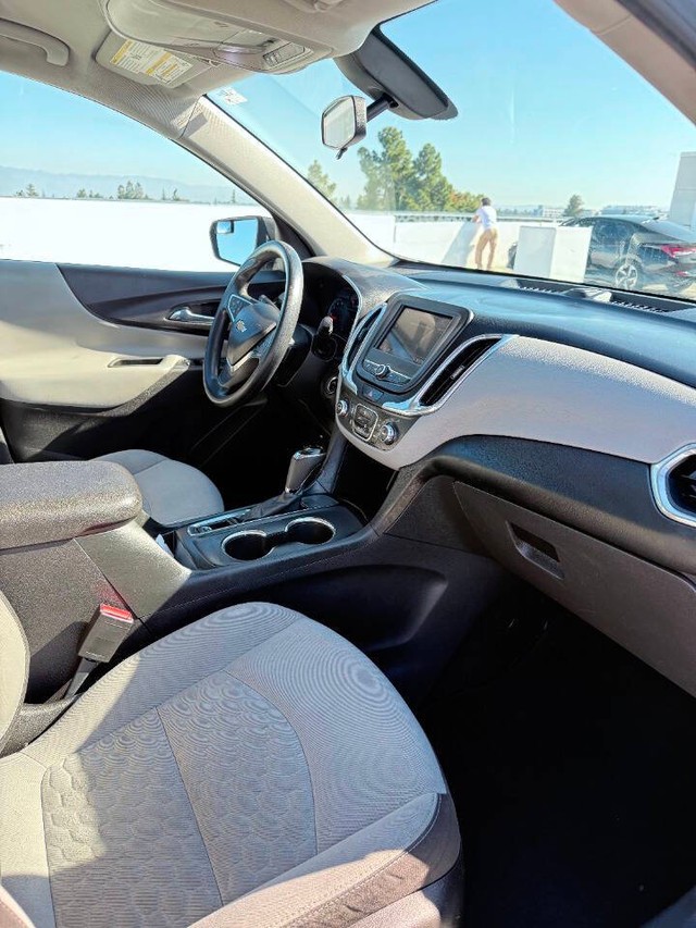 Chevrolet Equinox Vehicle Full-screen Gallery Image 11