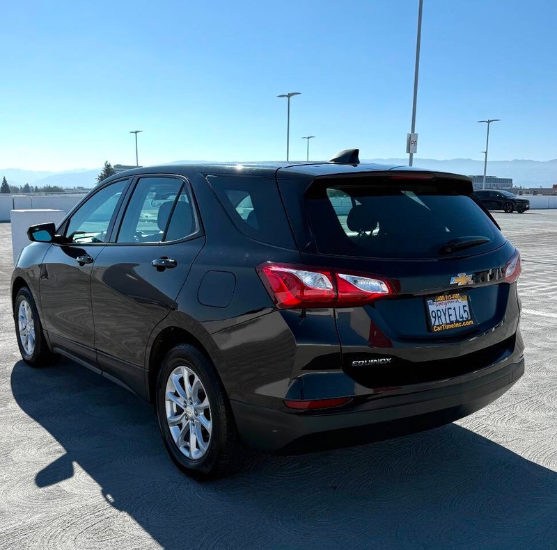 Chevrolet Equinox Vehicle Full-screen Gallery Image 05