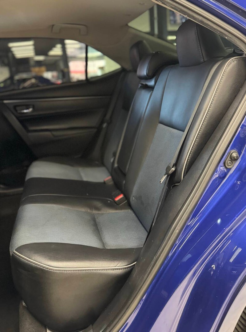 Toyota Corolla Vehicle Full-screen Gallery Image 14