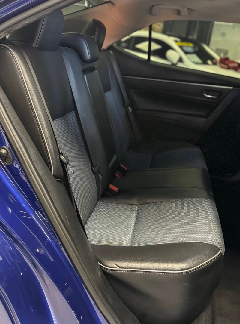 Toyota Corolla Vehicle Full-screen Gallery Image 16