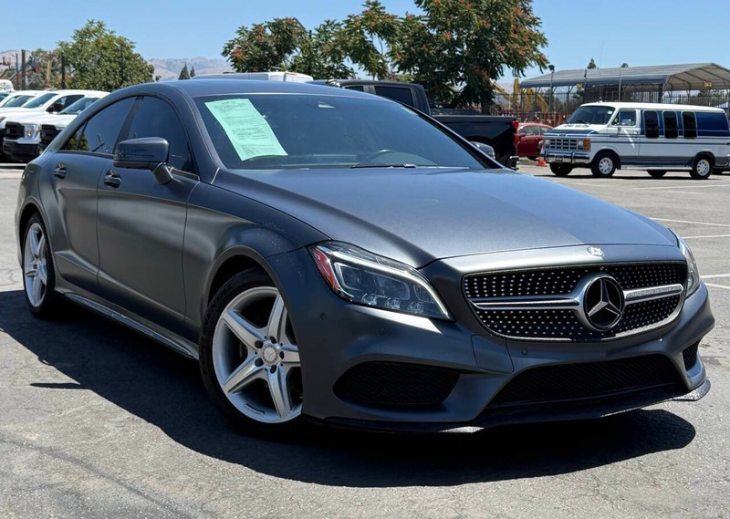 Mercedes-Benz CLS-Class Vehicle Full-screen Gallery Image 02