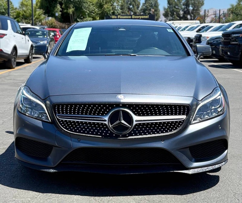 Mercedes-Benz CLS-Class Vehicle Full-screen Gallery Image 03