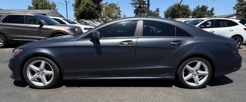 Mercedes-Benz CLS-Class Vehicle Full-screen Gallery Image 08