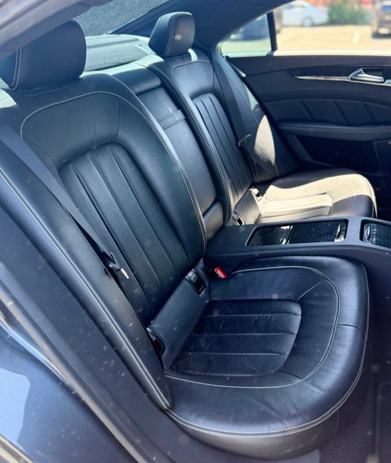 Mercedes-Benz CLS-Class Vehicle Full-screen Gallery Image 13