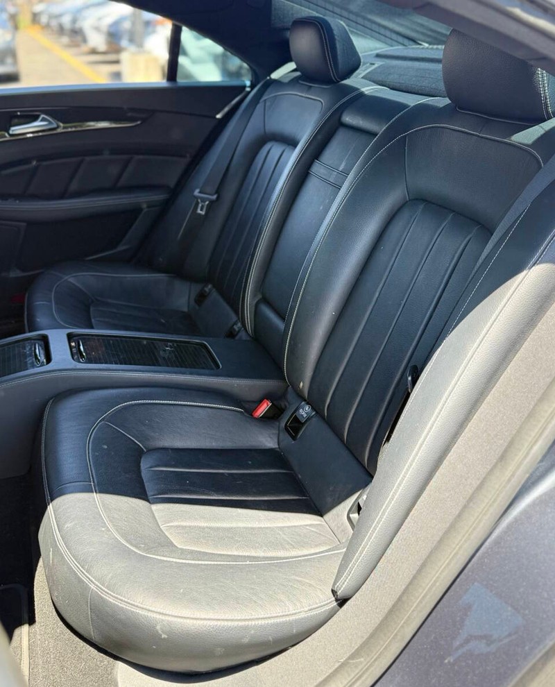 Mercedes-Benz CLS-Class Vehicle Full-screen Gallery Image 15