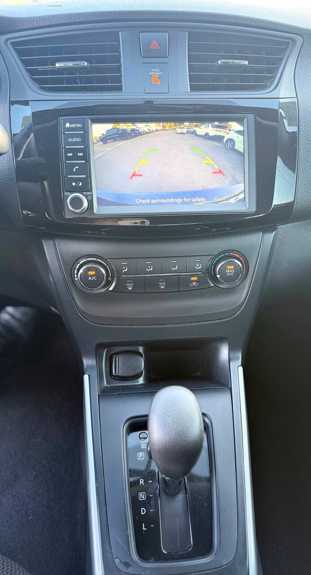 Nissan Sentra Vehicle Full-screen Gallery Image 11