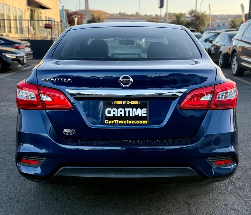 Nissan Sentra Vehicle Full-screen Gallery Image 04