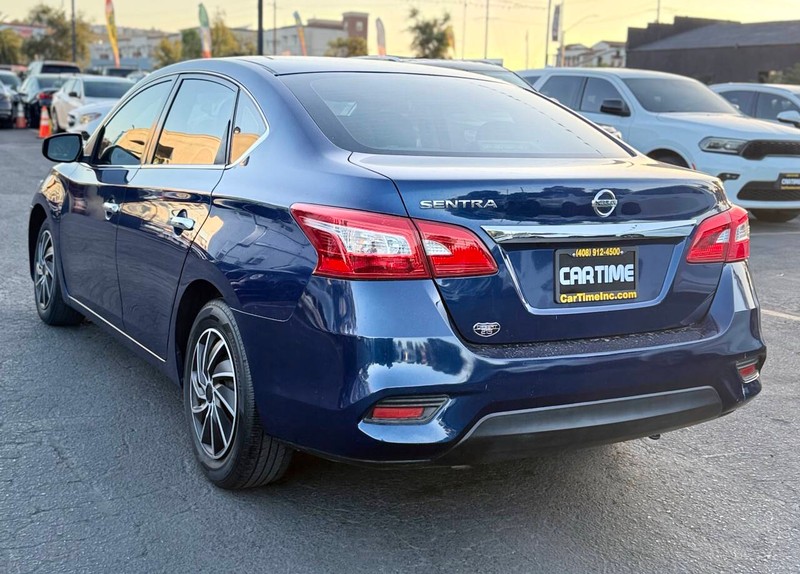 Nissan Sentra Vehicle Full-screen Gallery Image 06