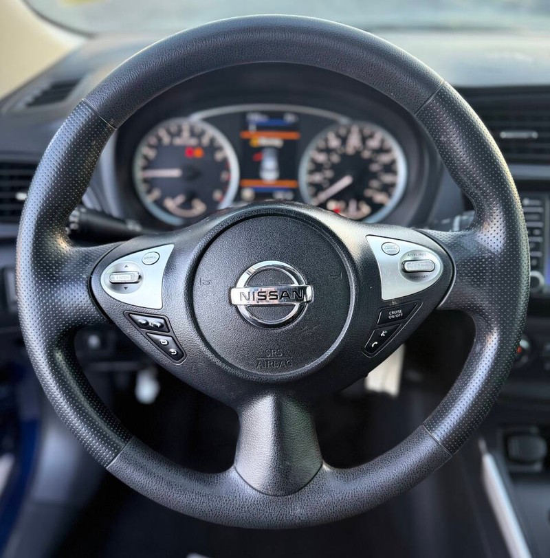 Nissan Sentra Vehicle Full-screen Gallery Image 10