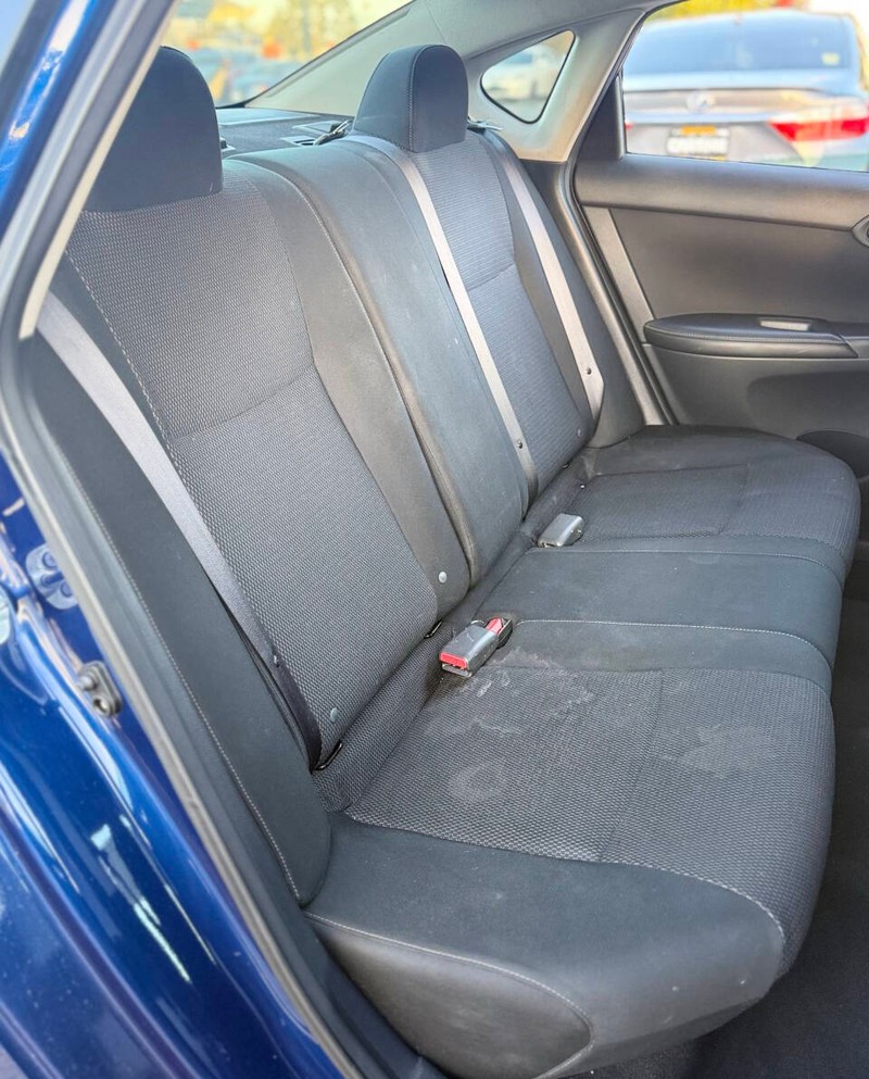 Nissan Sentra Vehicle Full-screen Gallery Image 14