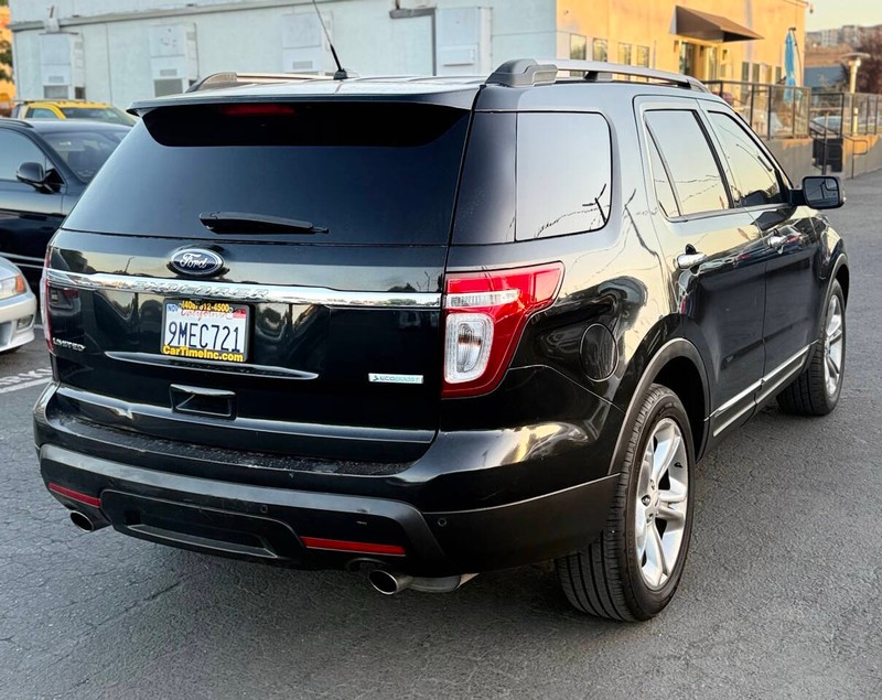 Ford Explorer Vehicle Full-screen Gallery Image 04
