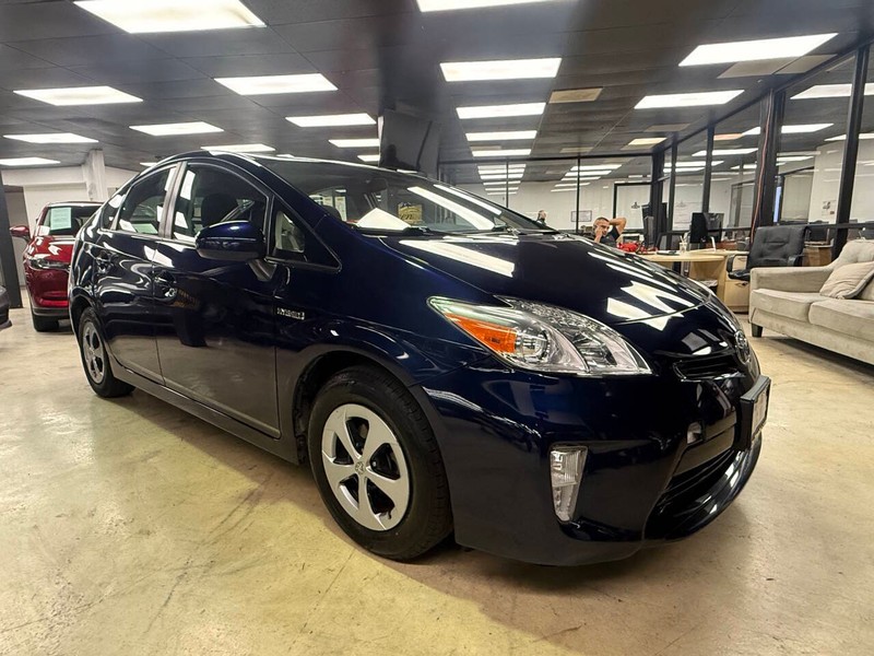 Toyota Prius Vehicle Full-screen Gallery Image 07