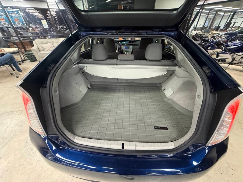 Toyota Prius Vehicle Full-screen Gallery Image 15