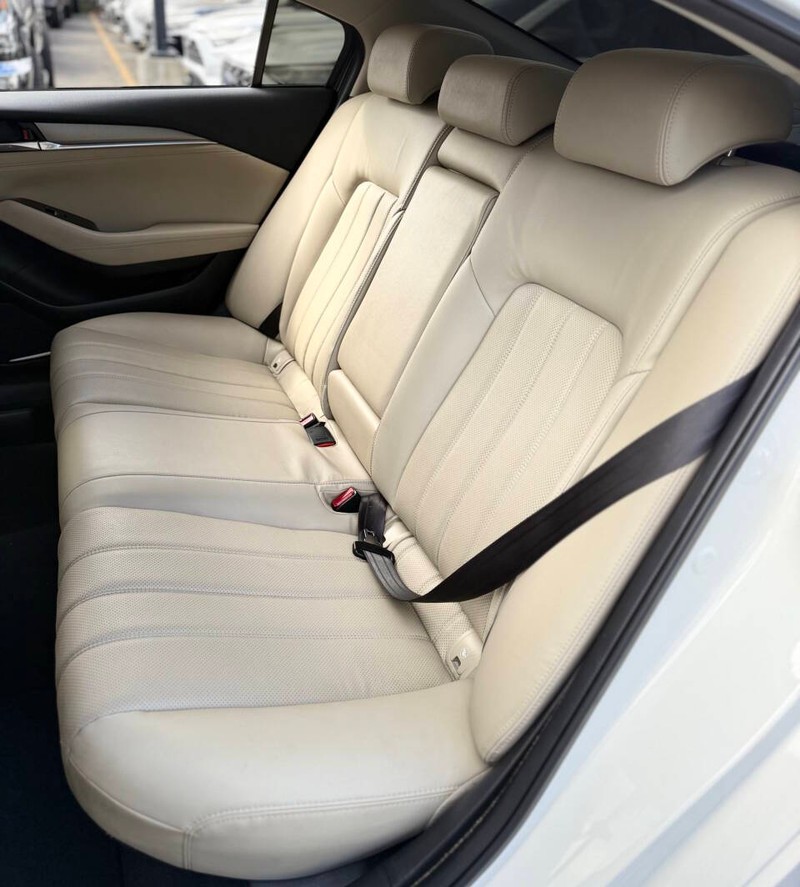 Mazda Mazda6 Vehicle Full-screen Gallery Image 15