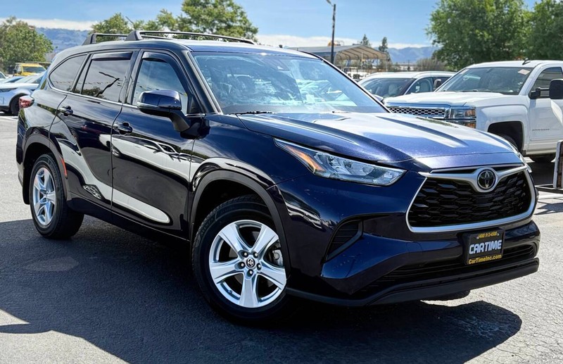 Toyota Highlander Vehicle Full-screen Gallery Image 03