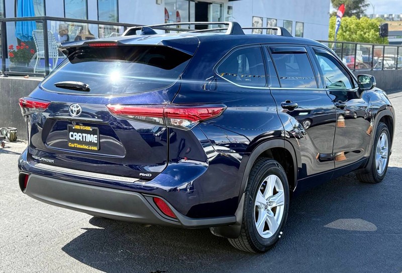Toyota Highlander Vehicle Full-screen Gallery Image 06