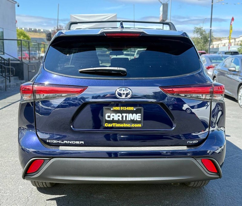 Toyota Highlander Vehicle Full-screen Gallery Image 07