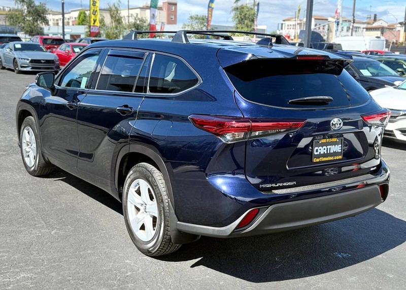 Toyota Highlander Vehicle Full-screen Gallery Image 08